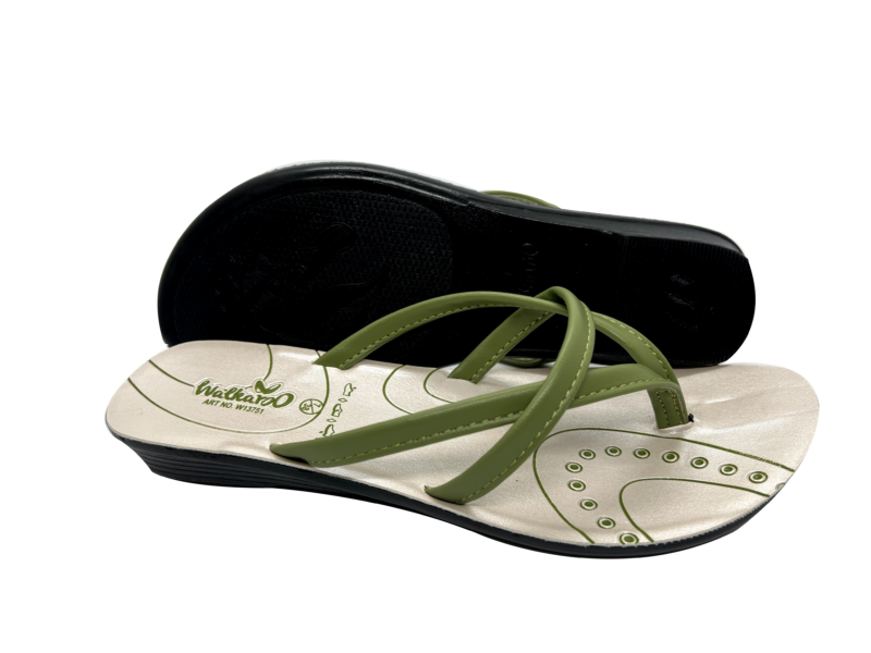 Walkaroo Ladies Green Stylish and Fashionable Light weight sandal - Image 2
