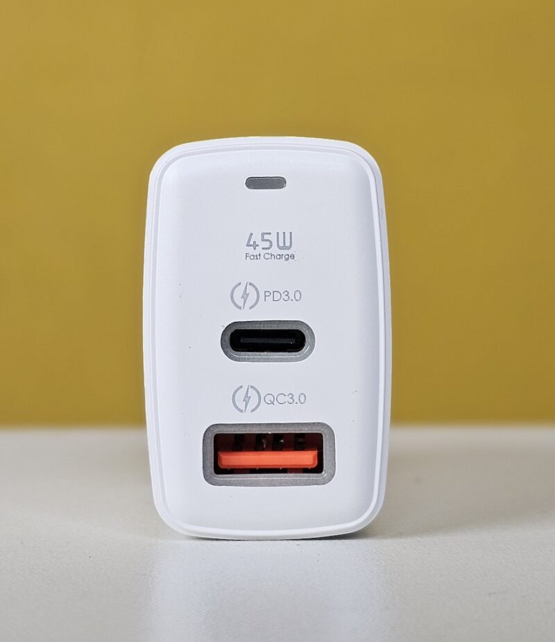 GearUP-007-Fast-Mobile-Charger-800x925